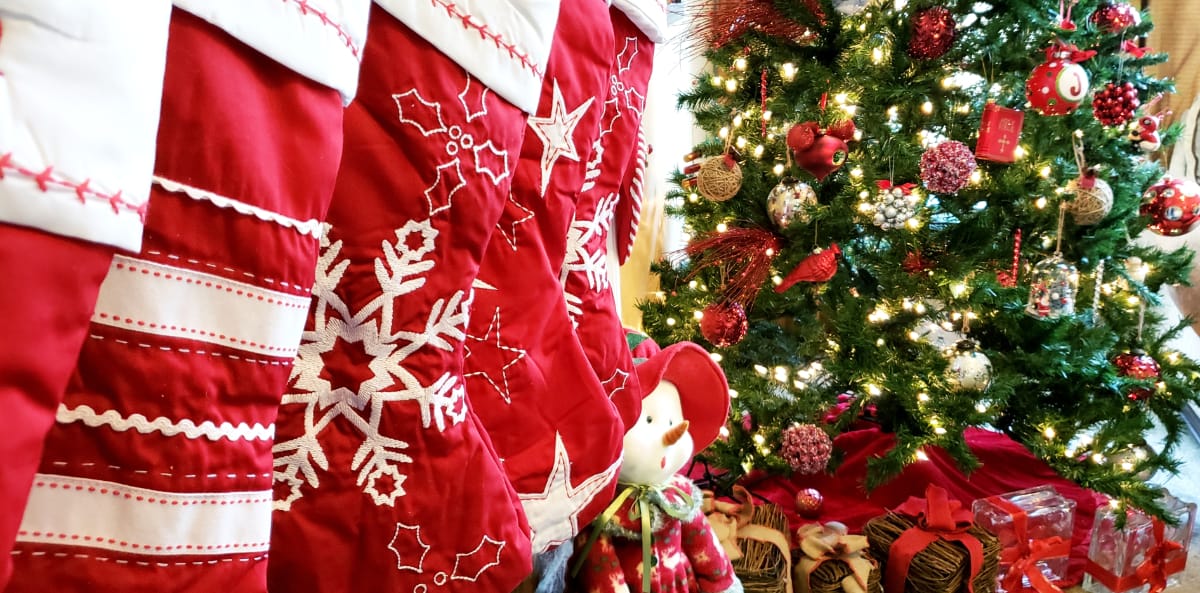 christmas fireplace with stockings